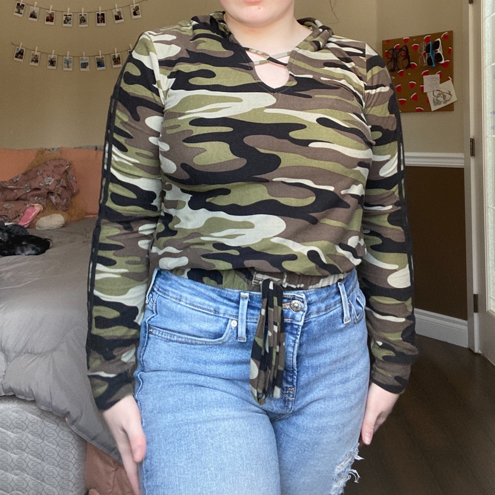 Long Sleeve Camo Crop Top with Hoodie
